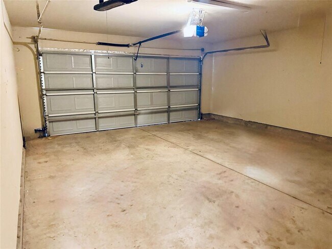 Building Photo - 18100 Calle Way
