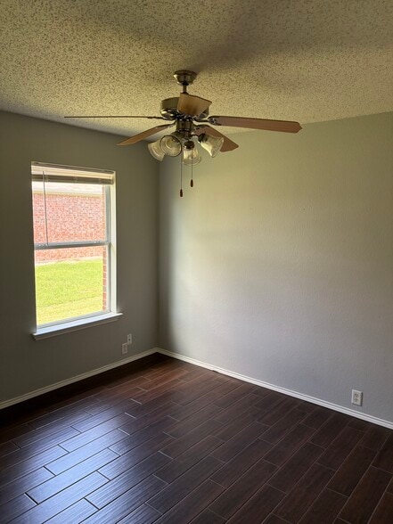 Building Photo - 1510 Shady Shores Dr