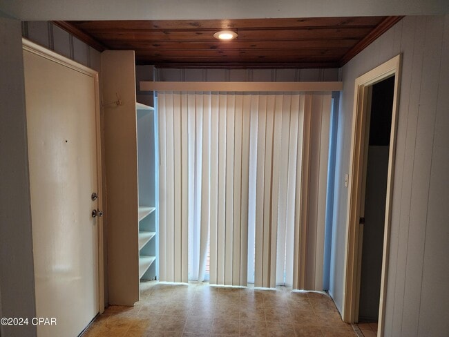 Building Photo - 205 1st St