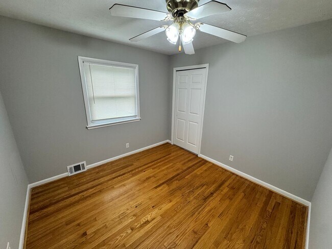 Building Photo - Spacious 4 Bedroom in Fern Creek