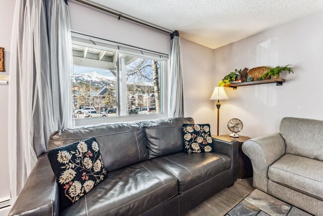 Building Photo - 412 S. Main, unit 113