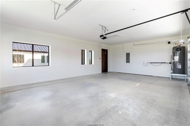 Building Photo - 4558 Hicks Ln