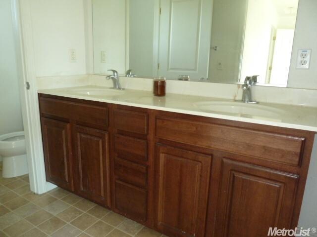 - 2368-2382 Glendale Ln