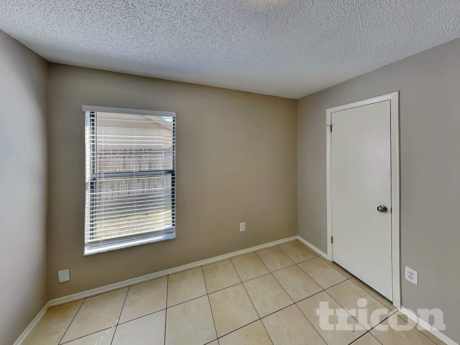 Building Photo - 470 N Sundance Dr