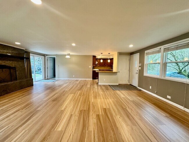 Building Photo - Private cozy rambler in the Issaquah school district