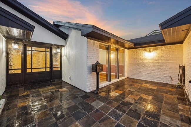 Building Photo - 18618 Point Lookout Dr