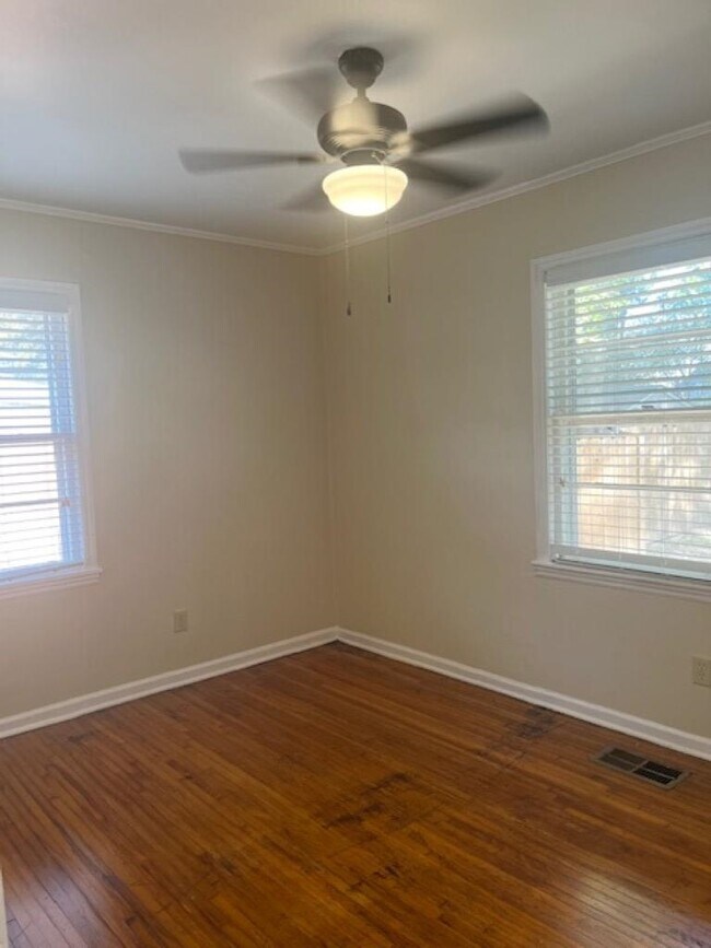 Building Photo - 1022 S White Station Rd