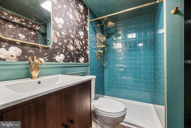 Building Photo - 113 W Albertson Ave