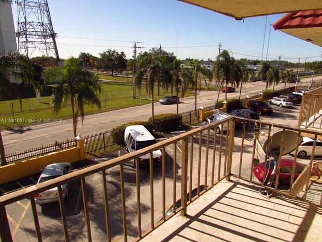 Building Photo - 5100 SW 41st St