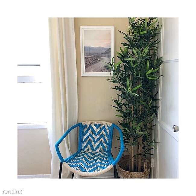 Building Photo - 2 br, 1 bath Apartment - 710 3rd St