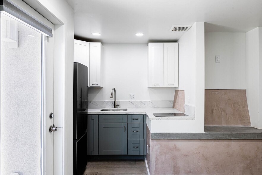 Building Photo - Charming Canyon-View Home | Serene Living ...