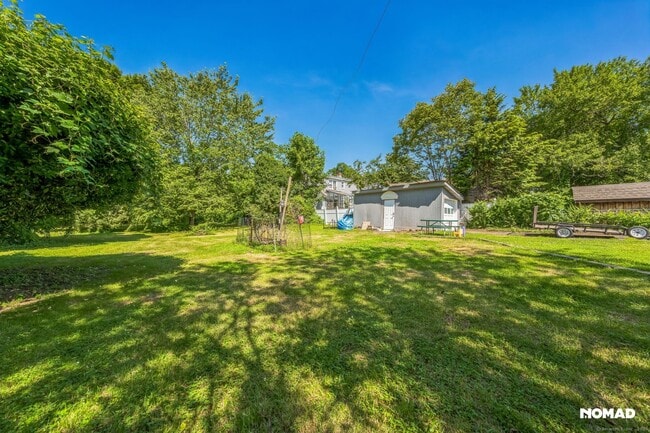 Building Photo - 28 Hollow Wood Ln