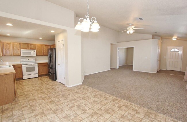 Building Photo - Immaculate Single-Level Home