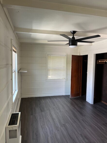 Building Photo - 623 Sinclair St
