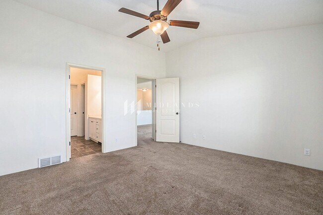 Building Photo - Ranch Townhome in Shadow View
