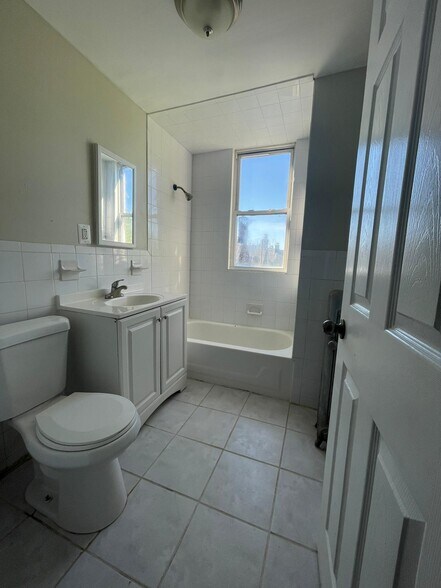 917 Grove St 3A - 916 Grove St