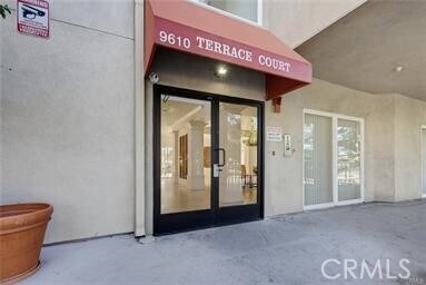 Building Photo - 9610 Zelzah Ave