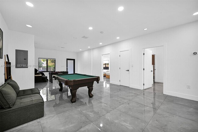 Building Photo - 112 NW 53rd St