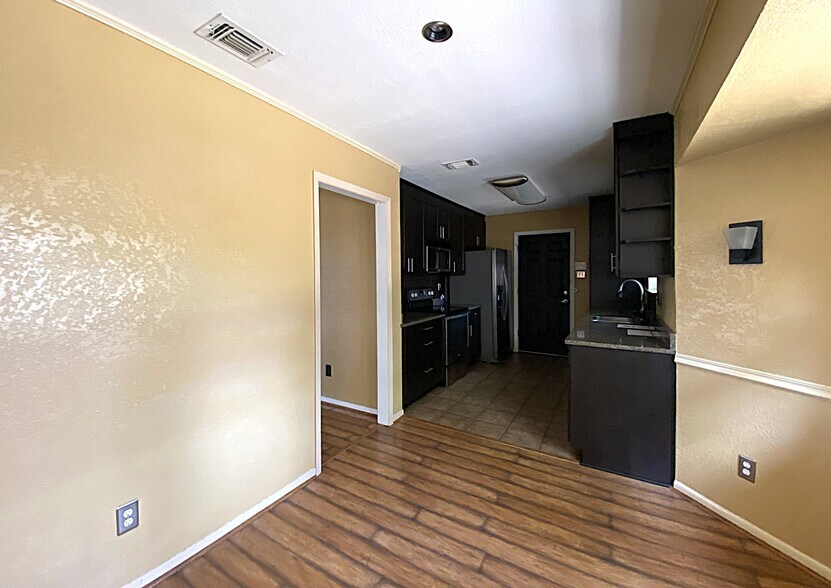 Building Photo - 1613 Miranda Ave