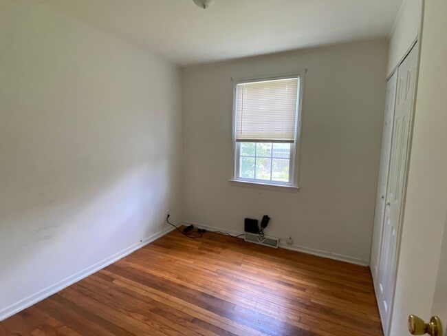 Building Photo - Three Beds, One Bath in Highland Springs. ...