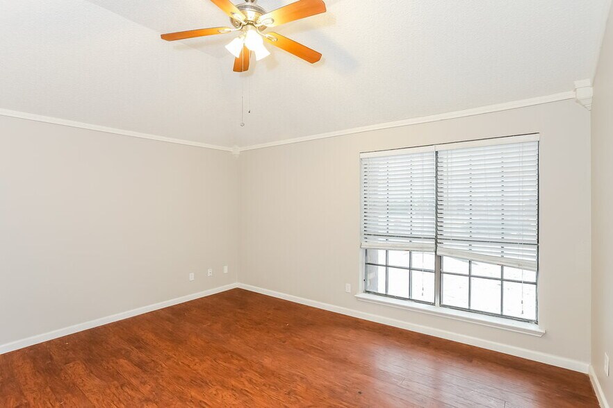 Building Photo - 1365 Roan Dr