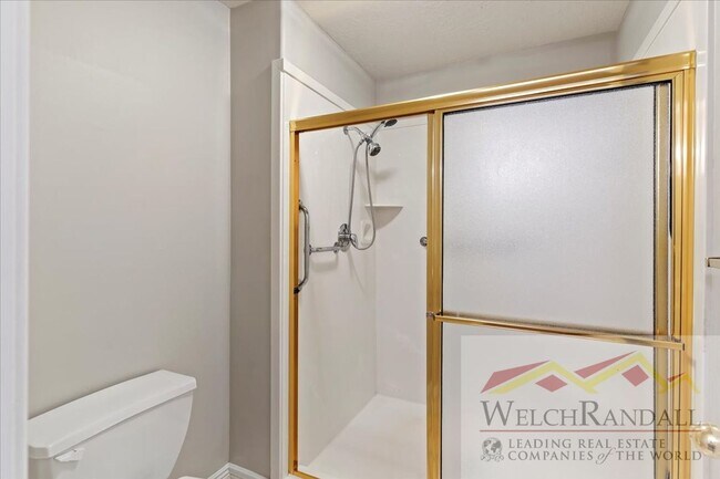Building Photo - Very Spacious 2 Bedroom 3 Bath Ogden Home