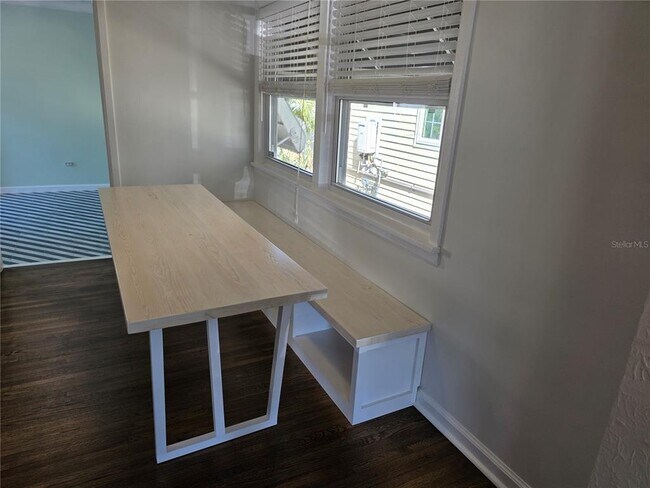 Building Photo - 775 20th Ave N