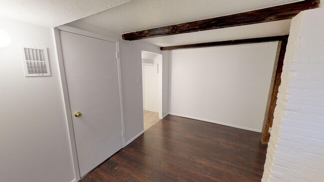 Building Photo - Charming Apartment Near Wash Park