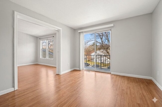 Building Photo - 5 Thoreau Ct