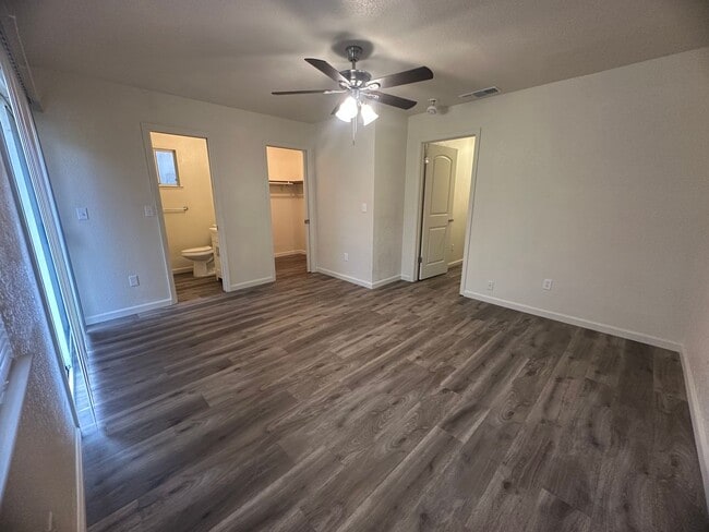 Building Photo - Three Bedroom 2 Bathoom with Large Yard