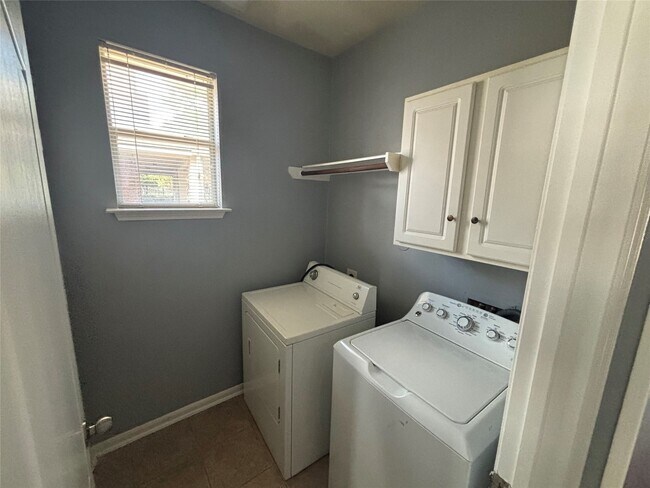 Building Photo - 12823 Dadebrook Ct