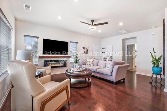 Building Photo - 6549 Revolutionary Trail