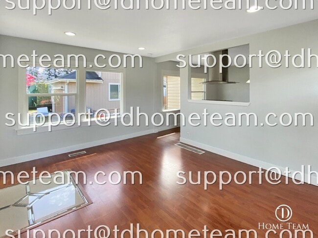 Building Photo - Charming 2-Bedroom Home in Tacoma with Spa...