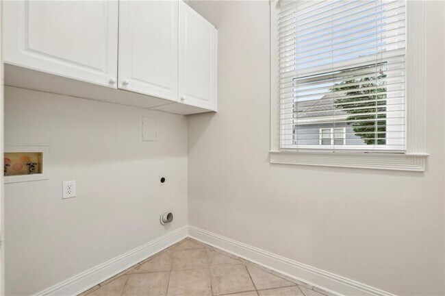Building Photo - 2503 Regency Lake Dr