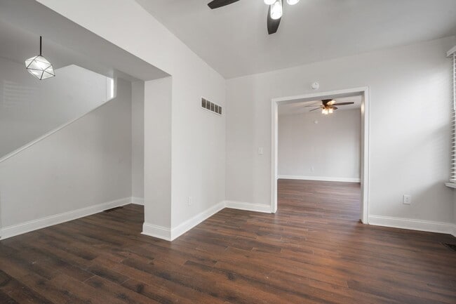 Building Photo - Madisonville- Charming 3+ bedroom 1.5 Bath, 1 car detached