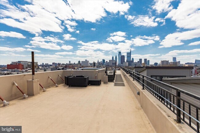 Building Photo - 1637 Poplar St