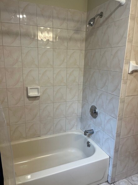 Building Photo - 301 Roosevelt Ave