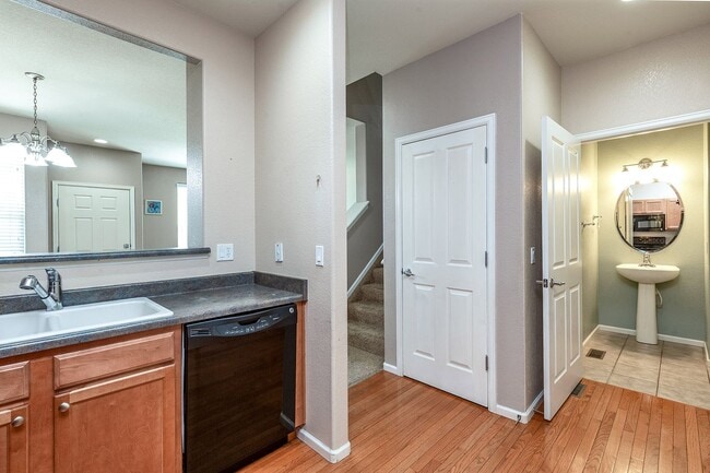 Building Photo - Townhouse in Desirable Stetson Hills Area in Colorado Springs