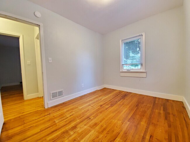 Building Photo - 707 7th St NW