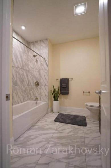 Building Photo - 315 Broadway