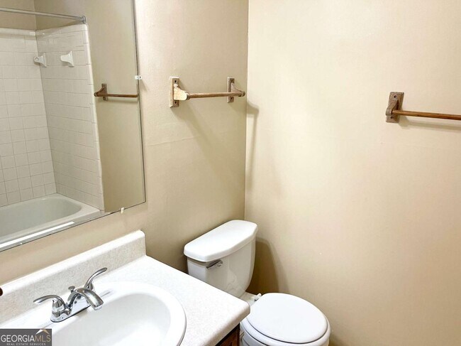 Building Photo - 155 Hunters Walk