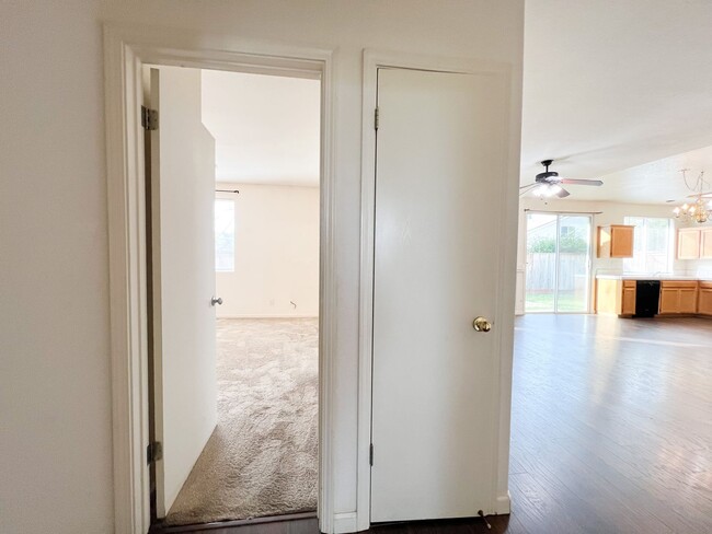 Building Photo - Corner Lot in Windrift Community