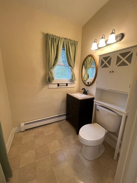 1/2 Bathroom - 149 Kanouse St