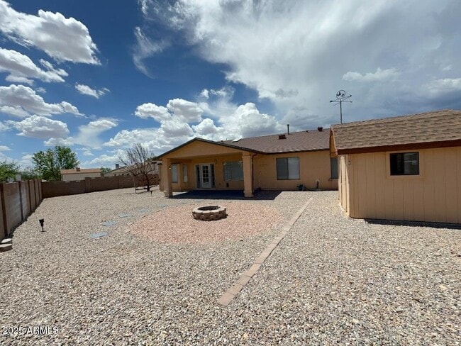 Building Photo - 4933 Los Reyes Dr