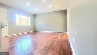 Building Photo - 14707 Brook Dr