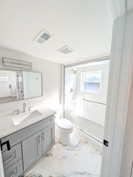 Building Photo - 564 Adele St