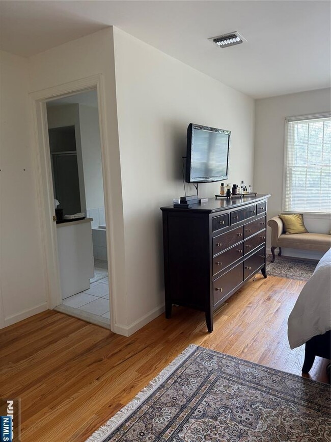 Building Photo - 118 Carriage Ct