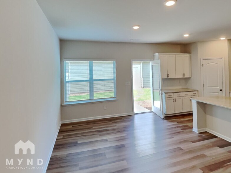 Building Photo - 430 Sagecroft Ln