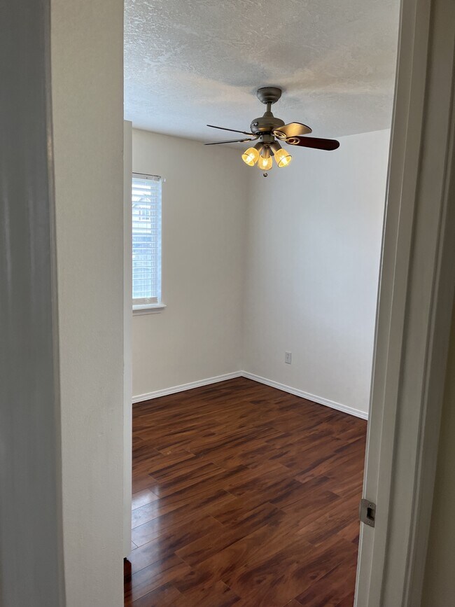 Building Photo - 2134 E Dworshak Dr