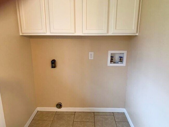 Building Photo - Decatur Home 3 Bedroom 2 Bath